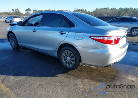 2015 Toyota Camry Se z USA, uszkodzony, nr VIN 4T1BF1FK0FU020526